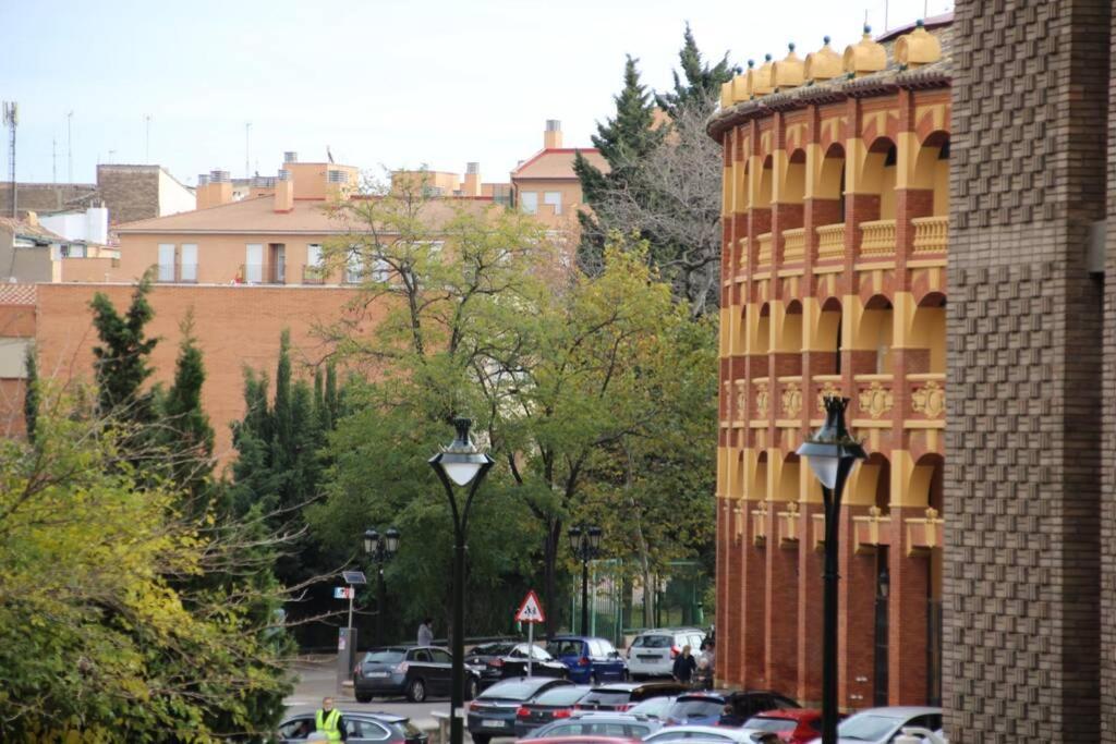 Amplio Apartamento Plaza De Toros Zaragoza Exteriér fotografie